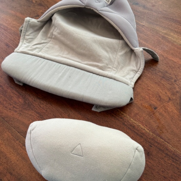 Ergobaby Easy Snug Infant Insert, Grey, Premium Cotton - Picture 2 of 4